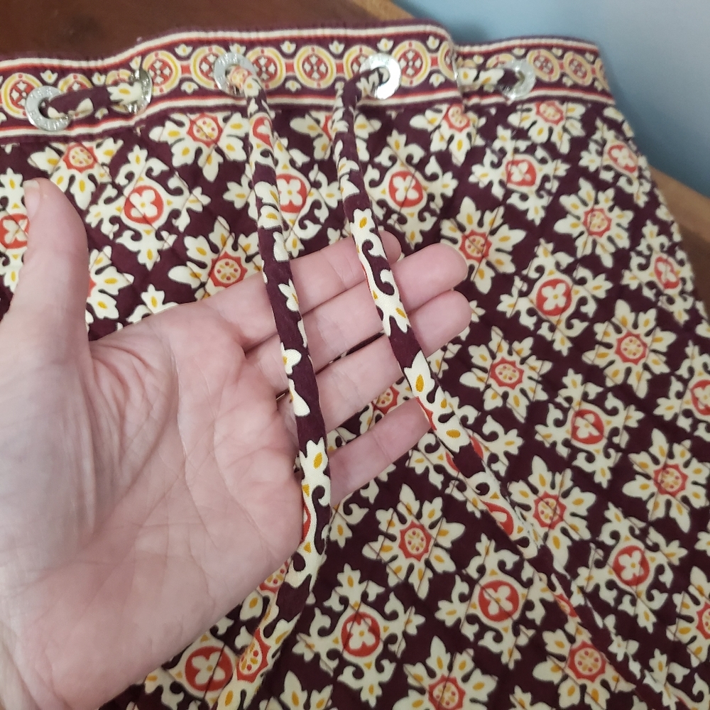🌻HP Vera Bradley Drawstring Backpack Bag Burgandy Medallion Pattern - Picture 3 of 11